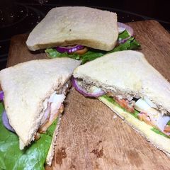 A picture of Egg & tuna Sandwich🥪🥪.