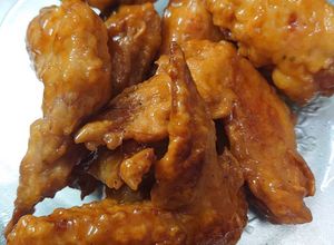 Hình của món Cánh gà chiên bơ mật ong.