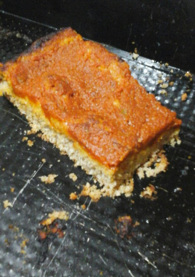 Una foto de Coca de tomate y pimientos esponjosa
