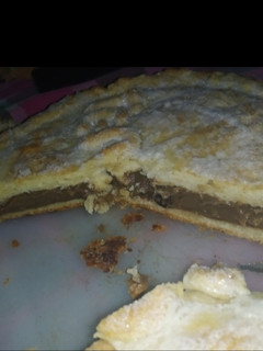 Una foto de PASTEL CON CREMA DE CHOCOLATE 🥰😋