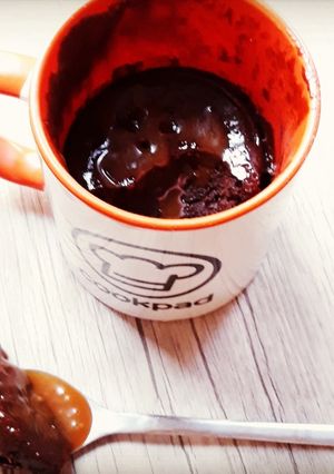 Une photo de ☆Mug Cake au Chocolat et Caramel au Beurre Salé☆