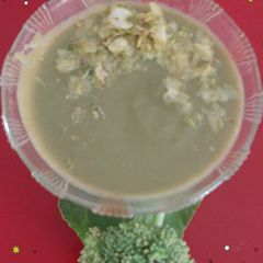 A picture of Steamed Spinach Broccoli Soup.