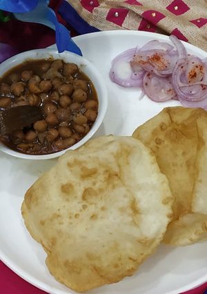 A picture of Cholle Oats Paneer Bhature.