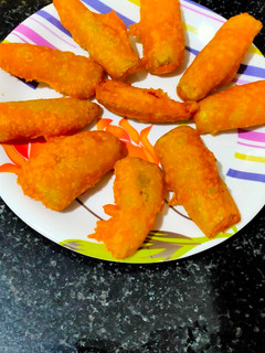 மிளகாய் பஜ்ஜி (Milakaai bajji recipe in tamil) செய்முறை முக்கிய புகைப்படம்