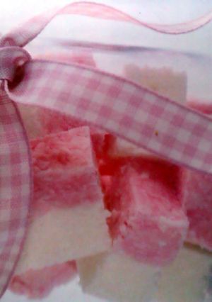 A picture of COCONUT ICE.