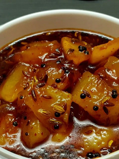 ગોળ કેરીનું અથાણું (Gol Keri Athanu Recipe In Gujarati) રેસીપી મુખ્ય ફોટો