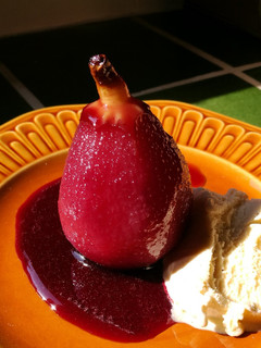 Una foto de Peras al vino 🍐🍷