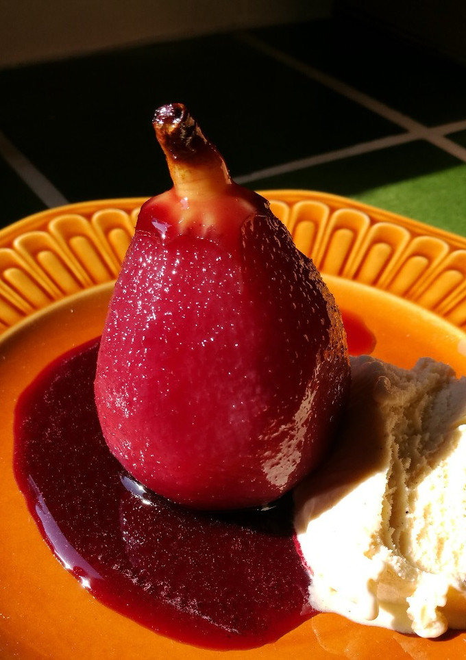 Una foto de Peras al vino 🍐🍷