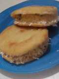 Arepitas fritas con caraotas (frijoles negros)