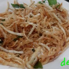 A picture of Jhuri Aloo Bhaja /Bengali Crispy Potato fries.