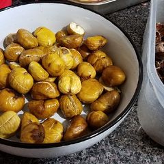 Oven Roasted Chestnut 烤板栗,轻松去壳 A picture of Oven Roasted Chestnut 烤板栗,轻松去壳.