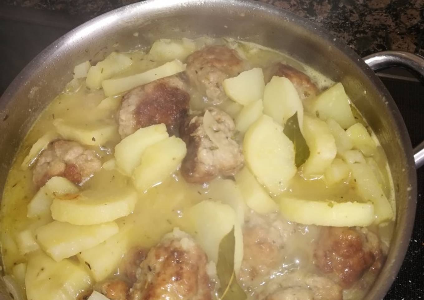 Albóndigas con patata roja