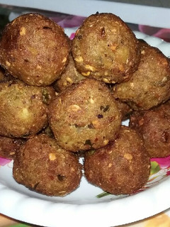 தலைப்பு : வாழைக்காய் கோலா உருண்டை செய்முறை முக்கிய புகைப்படம்