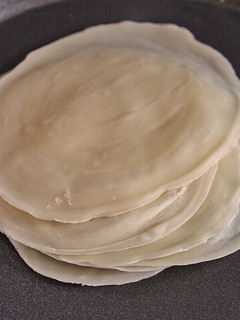 A picture of How to make Spring roll wrappers at home with a simplified method.