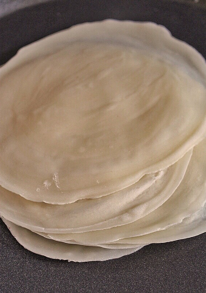 A picture of How to make Spring roll wrappers at home with a simplified method.