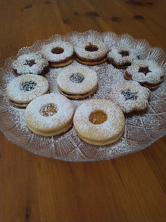Foto di Biscotti di frolla montata e tuorlo d'uovo bollito