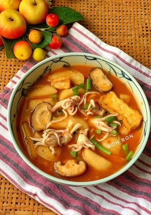 Hình của món Canh Kim Chi Râu Mực.