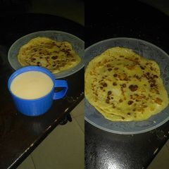 A picture of Tea with pancakes.