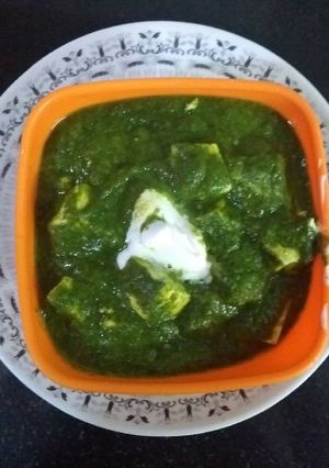 A picture of Palak Paneer.