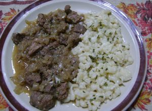 Una foto de Goulash campesino con spatzles