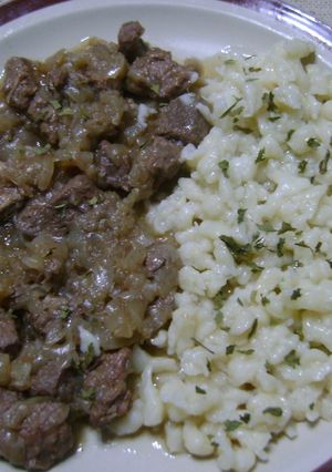Una foto de Goulash campesino con spatzles