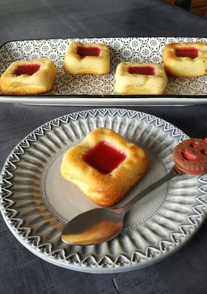 Une photo de Fondant Chocolat Blanc et Coulis de Framboise