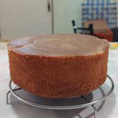 A picture of Bizcochuelo casero con leche y aceite.
