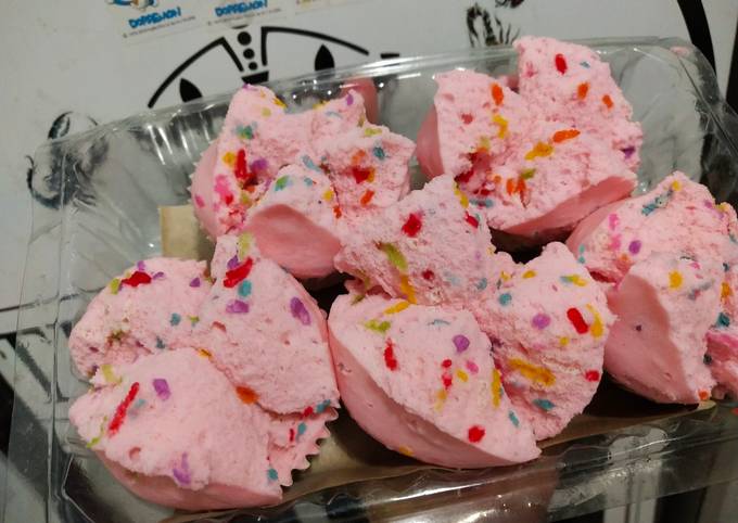 Resep: Bolu kukus santan simple Yang Enak