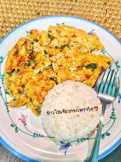รูปของ 🤤ข้าวไข่เจียวกะเพรากุ้งสับ🦐