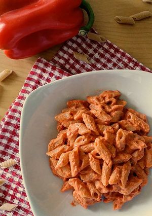 Foto di Mezze penne in crema di ricotta e peperoni