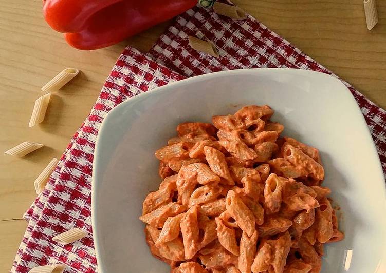 Mezze penne in crema di ricotta e peperoni