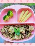 ฟูซิลลี่ผัดซอสเพสโต้กุ้งเบบี้