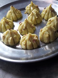 मोदक (modak recipe in Hindi) रेसिपी मुख्य फोटो