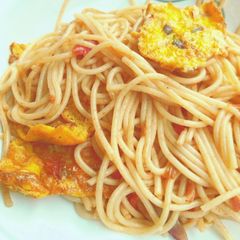 A picture of Scrambled eggs in spaghetti.
