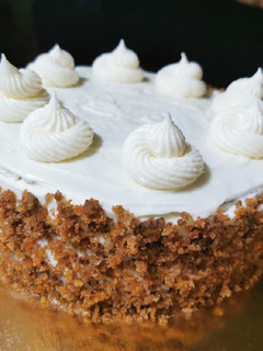 Una foto de Tarta integral de zanahoria y nueces con frosting de queso!!!