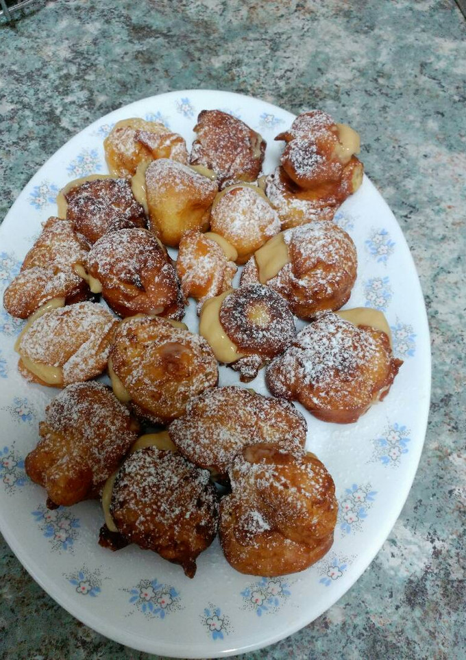 Una foto de Buñuelos con crema pastelera