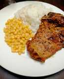 T-Bone al Carbón, Maíz con Mantequilla & Arroz con ajos