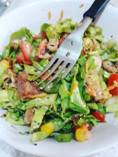 Una foto de Ensalada de pasta y pollo