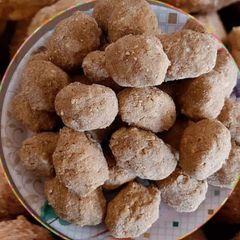 A picture of Besan Laddu.