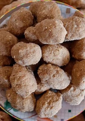 A picture of Besan Laddu.