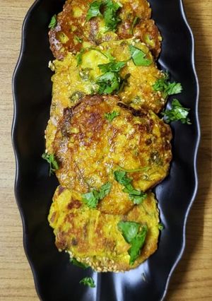 A picture of Sorghum+ dudhi mini uttapam.