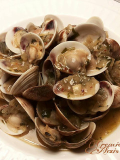 Una foto de Almejas chirlas en salsa ibérica