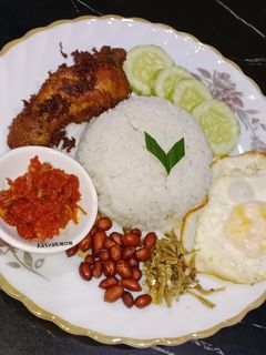 Foto resep Nasi Lemak Komplit