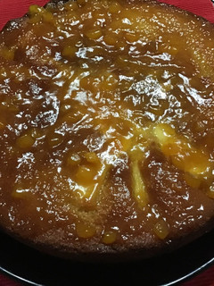 Una foto de Bizcocho de manzana y mermelada de melocotón