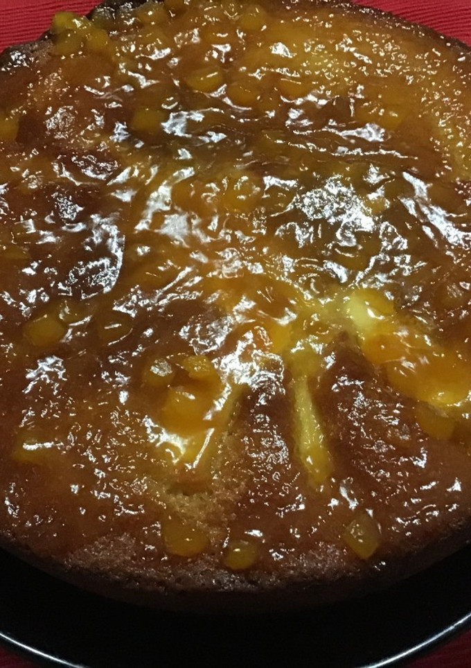 Una foto de Bizcocho de manzana y mermelada de melocotón