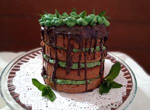 Una foto de Minitorta choco-menta con drip cake