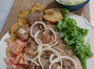 Una foto de Chuletas de cerdo al estilo Isa