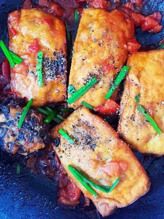 Hình của món Đậu hủ nhồi thịt sốt cà chua.