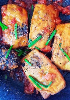 Hình của món Đậu hủ nhồi thịt sốt cà chua.