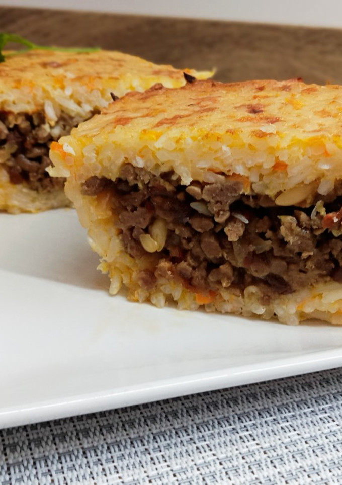 Una foto de Pastel de arroz y carne